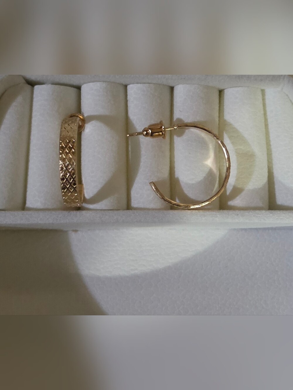 Gold Hoop Earrings With Textured Diamond-Cut Cross-hatch Pattern BNIB